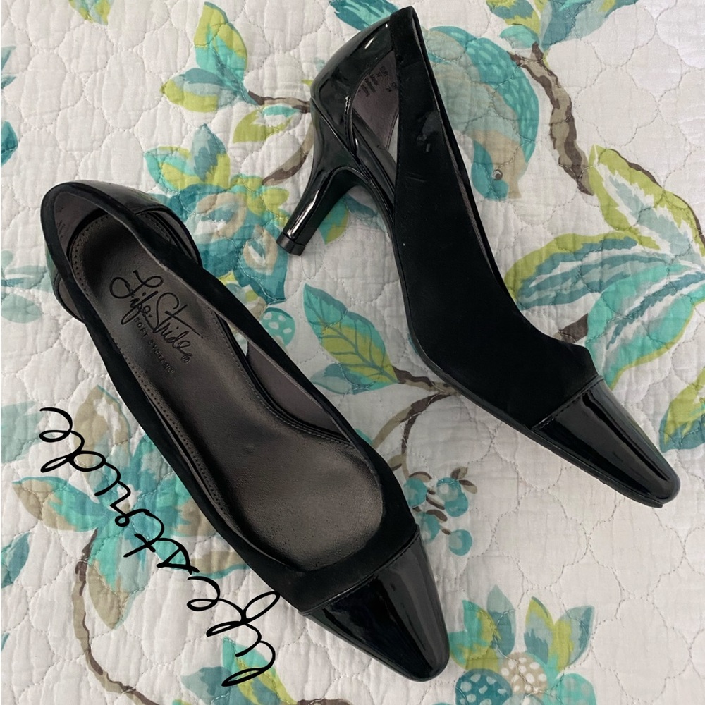 Life Stride Black 3-inch Heels w/ Patent Leather Toe & Faux Leather Upper.🌷